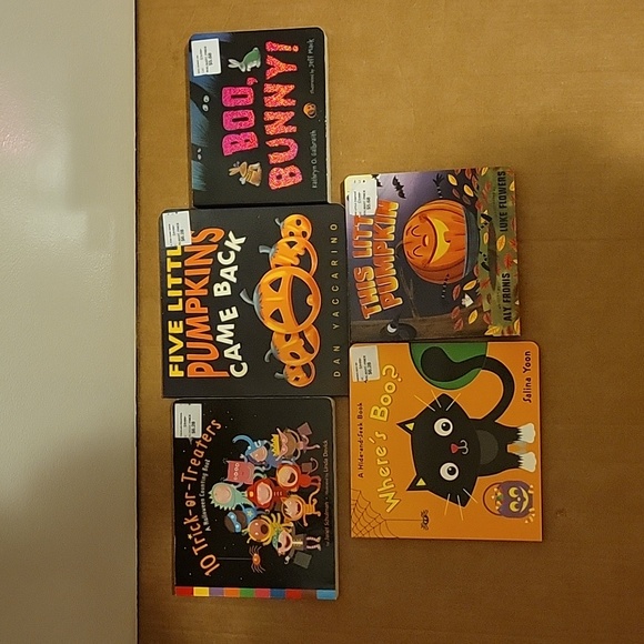 NWT: 5 Halloween Board Books (Never Read) - Picture 1 of 4